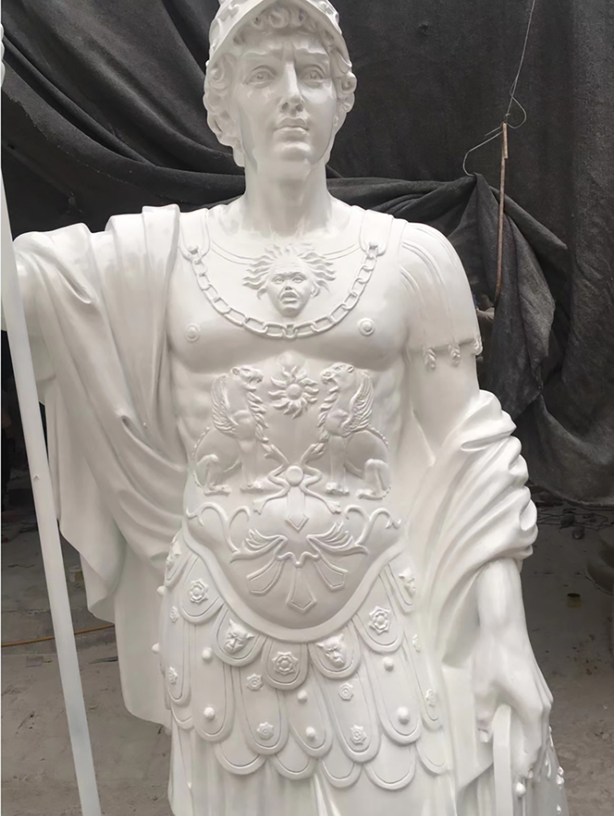 Naturalnej wielkości posągi rzymskiego wojownika z włókna szklanego (10) 1