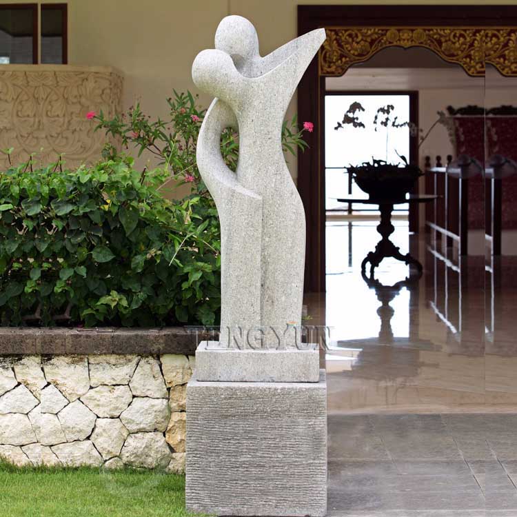 Външна каменна гранитна абстрактна статуя на целуваща се двойка