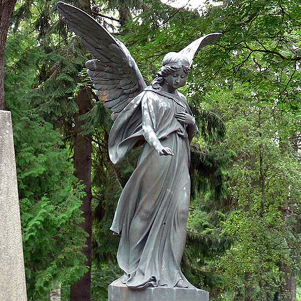 patung malaikat perunggu
