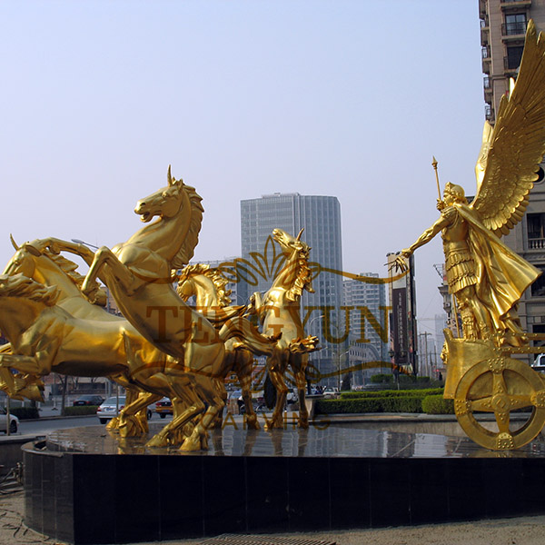 escultura de caballo de bronce