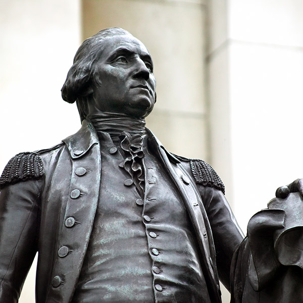 George Washington-statue reist utenfor The National Gallery i Trafalgar Square, London, England, Storbritannia, presentert av 'The Commonwealth Of Virginia' i 1921, dette er et duplikat, originalen er i Richmond Virginia