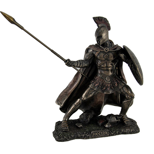 escultura guerreira de bronce