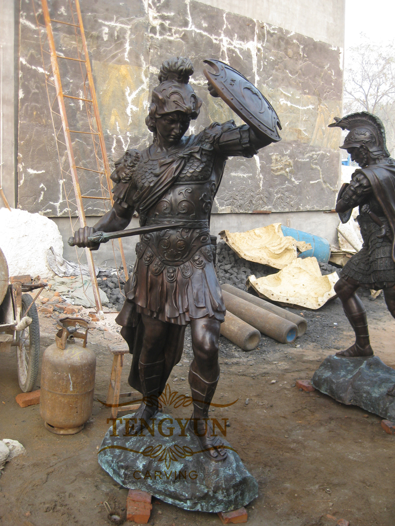 estatua de guerrero de bronce (2)