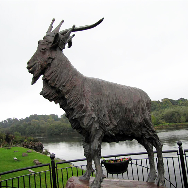 скулптура на коза