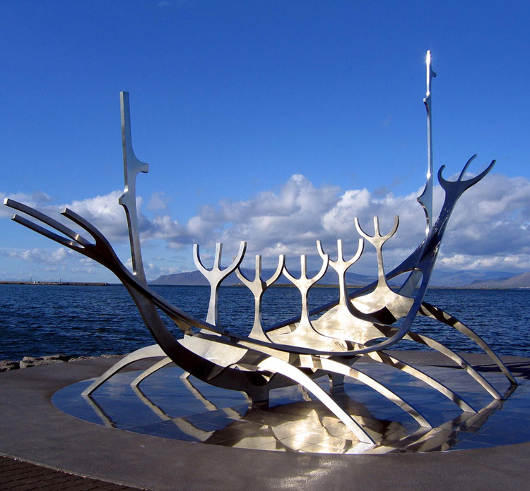 Stainless Steel Sculptures: Blending Artistry with Durability for Indoor and Outdoor Spaces