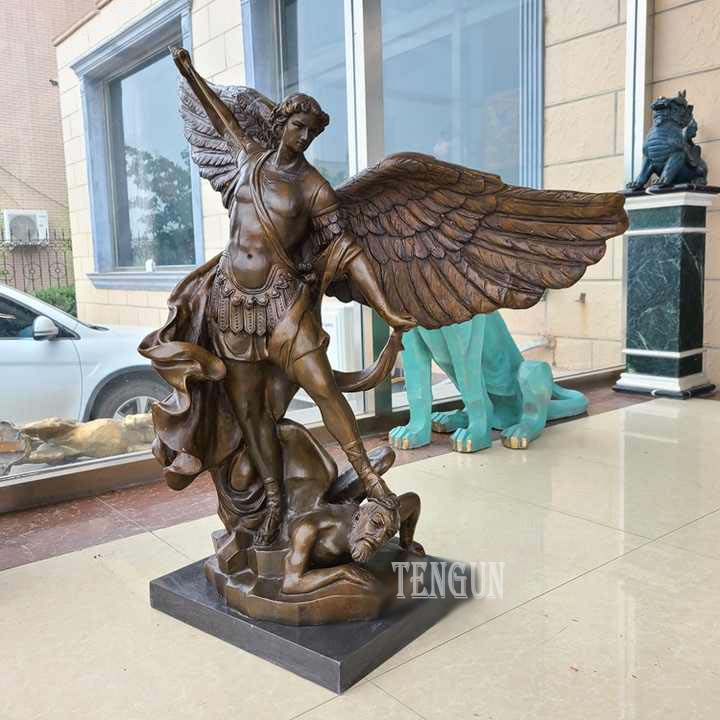Angel Flying Statue &#038; Garden Figurines: Serene Additions to Outdoor Spaces