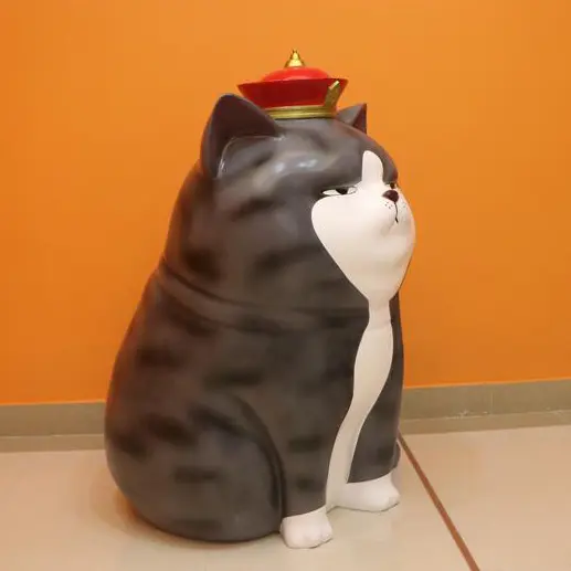 Big size Resin Your Majesty Cat Fiberglass King Cat Sculpture For Indoor Decoration