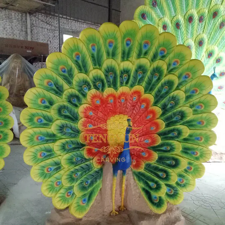 China Beautiful The Peacock Spreads Its Tail Sculpture Home Decor Fiberglass Life Size Peacocks For Sale