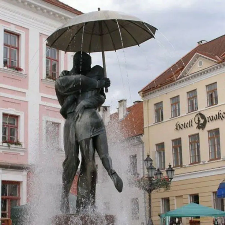 Custom Famous The Kissing Students Bronze Water Fountain Outdoor Lover Fountains