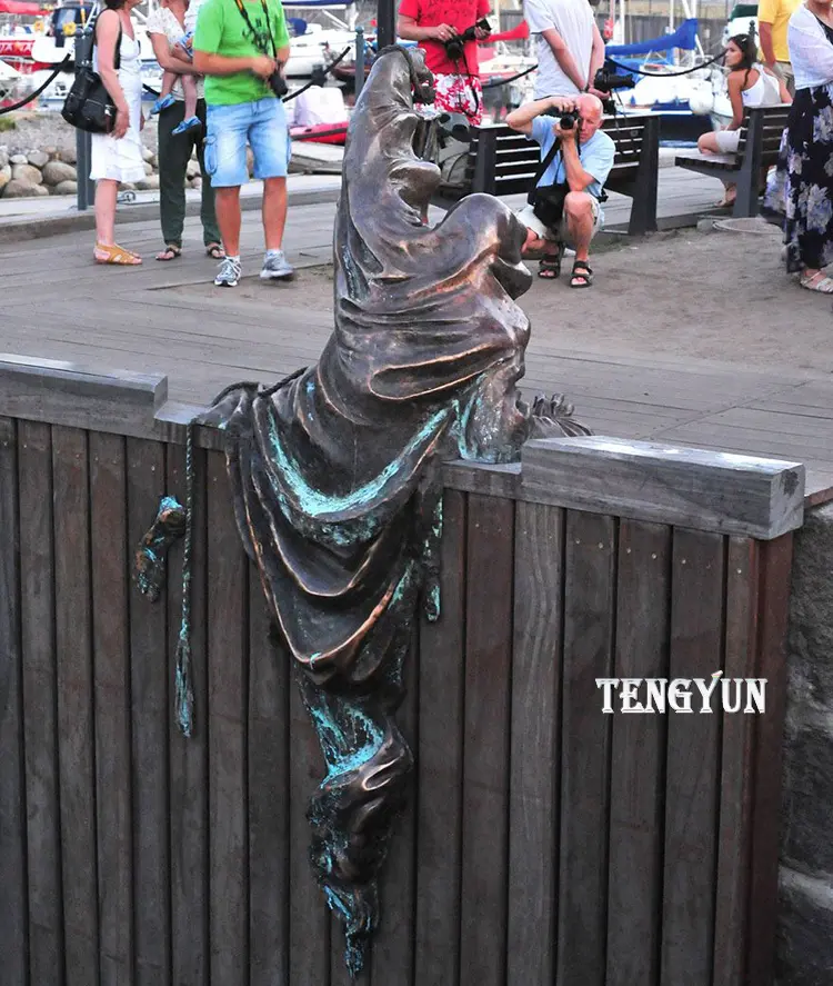 Famous Antique Juodasis Abstract Metal Bronze Ghost statue With Lamp For Pond Decoration
