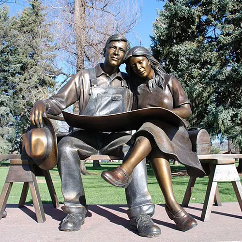 Garden Outdoor Decorative Bronze Man And Wife Ornament Love Couple Statue Sitting On Bench Sculpture