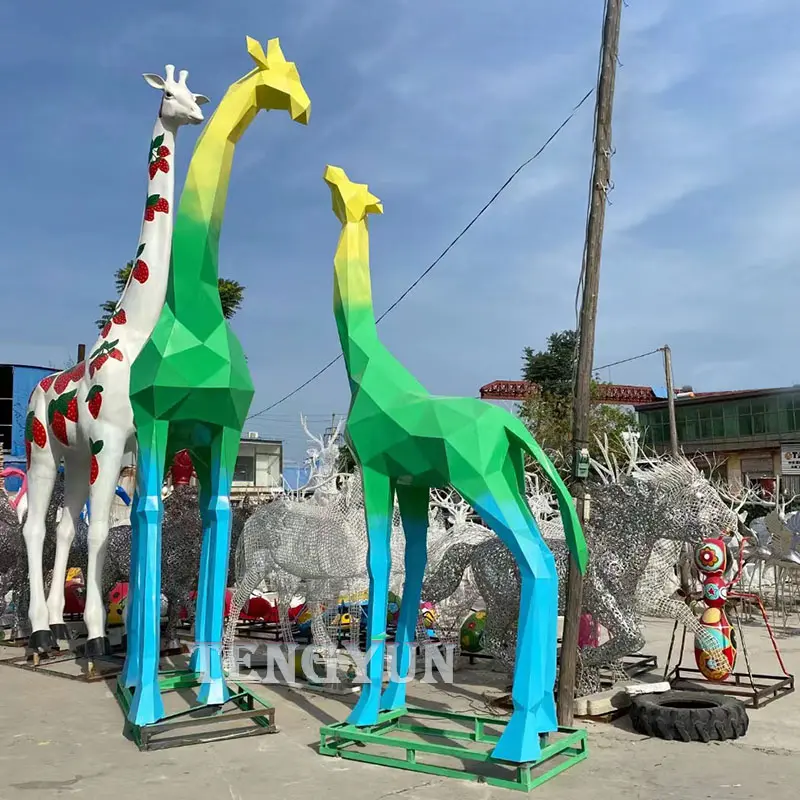 Outdoor Metal Mirror Polished Stainless Steel Giraffe Geometric Sculpture For Sale