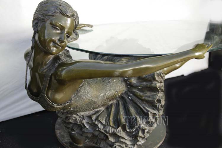 statue table