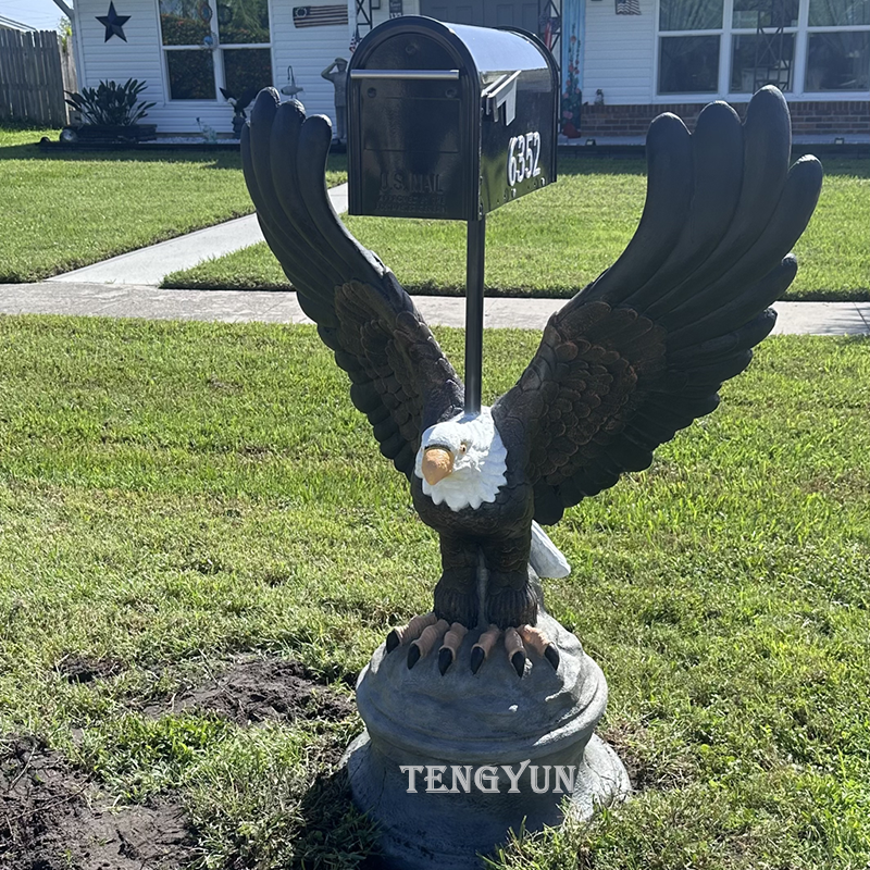 mailbox statue (1)