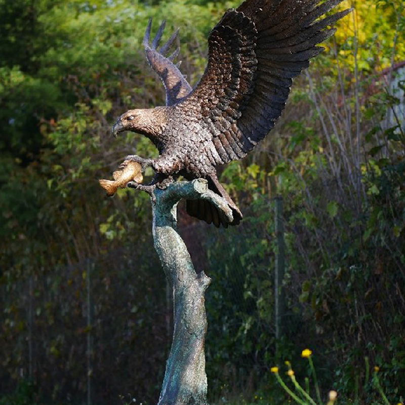 BI-53-Fine-Cast-Bronze-Sculpture-Eagle-Wingspread-2-Avant-Garden-Guernsey