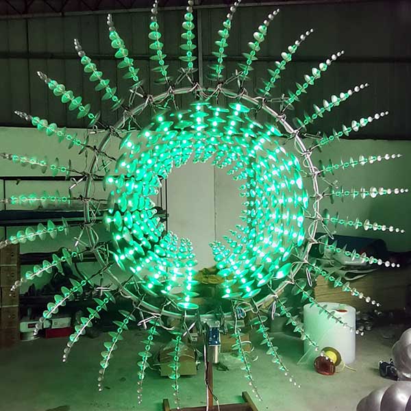 ss wind kinetic statue
