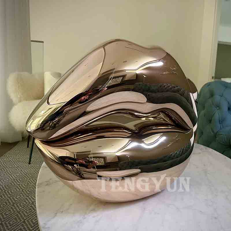 Lips Sculpture