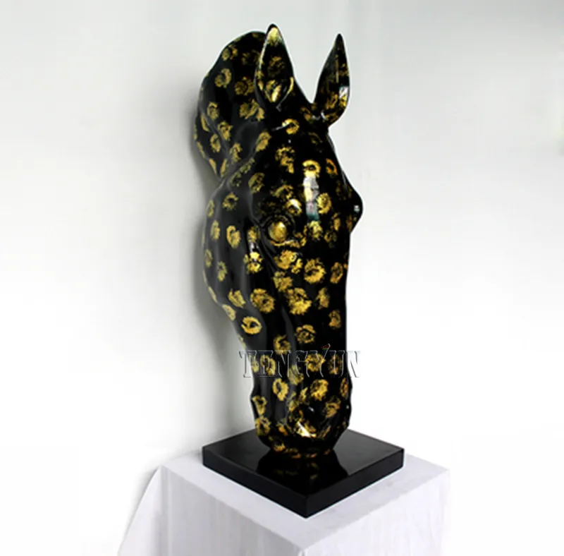 horse head metal sculpture