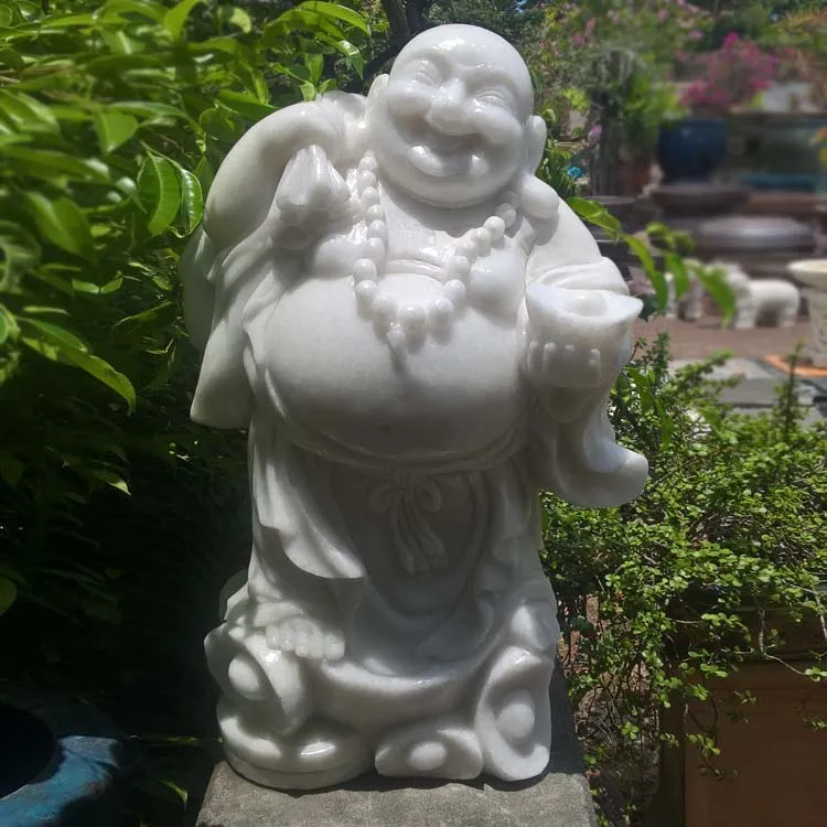 laughing buddha statue