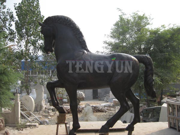 Bronze horse sculpture (1)