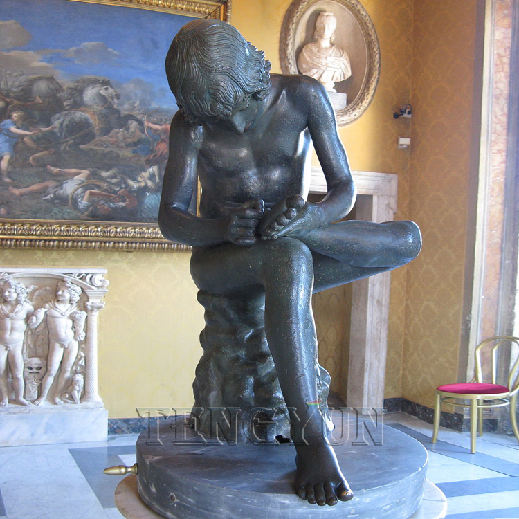 Famous copper Spinario sculpture nude boy pulling a thorn from his foot bronze statue  (6)