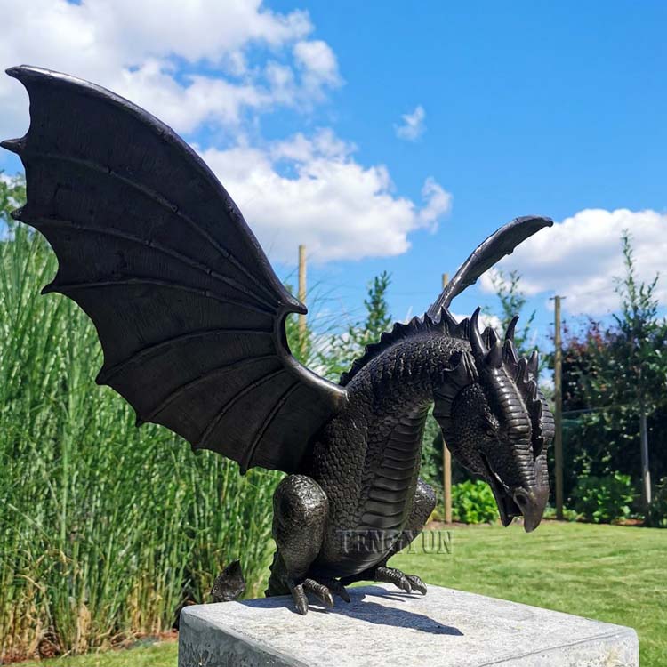 Grassland decorative small size metal flying dragon statue bronze dinosour sculpture with big wings