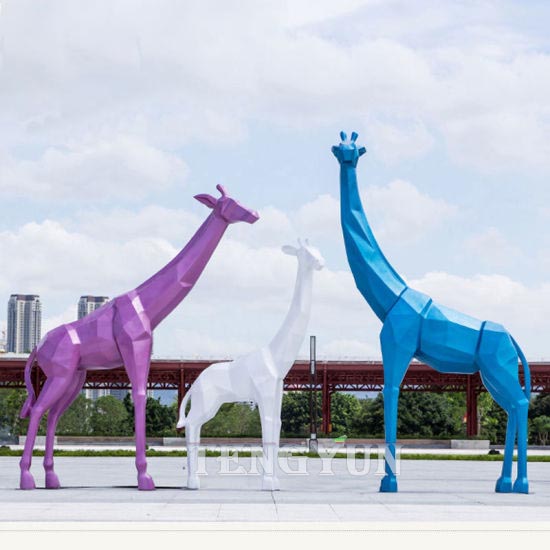 Hot-Sale-Cheap-Event-Paty-Animal-Sculpture-Modern-Resin-Geometric-Giraffe-Statue