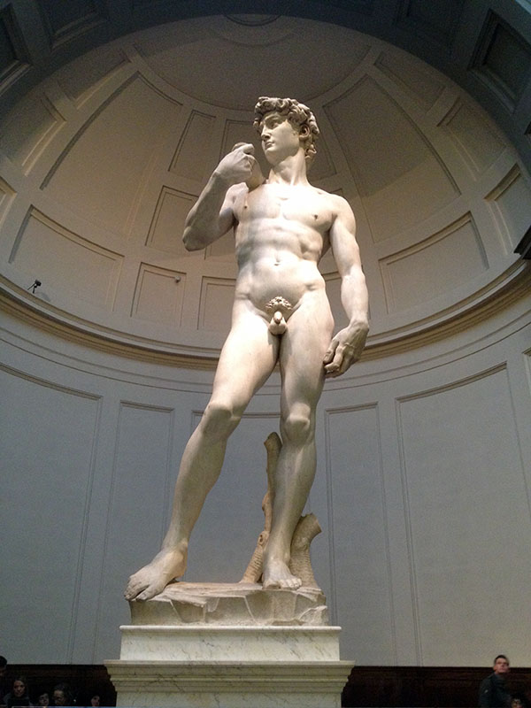 Mikelandželo marmora Dāvida statuja