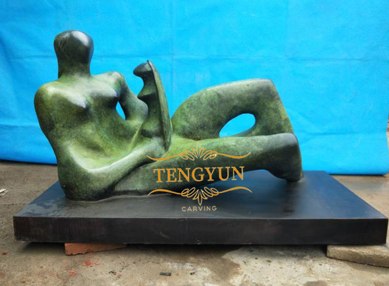 Tengyun made Henry Moore famous statue