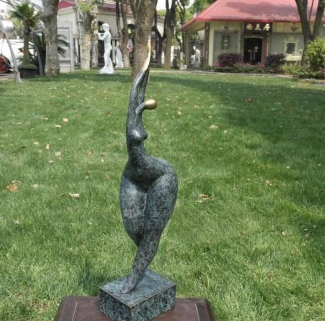 abstract statue (1)
