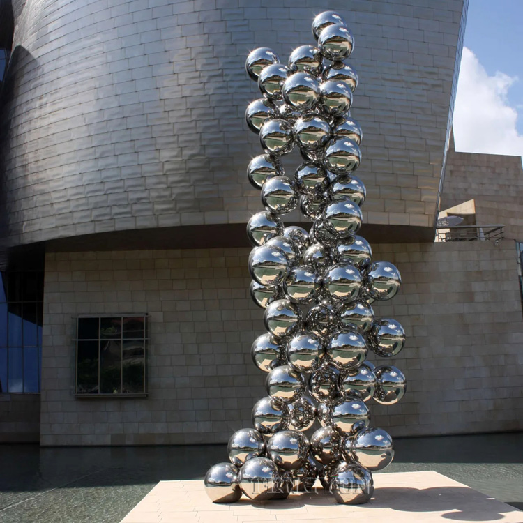stainless steel bilbao tall tree and the eye sculpture (1)