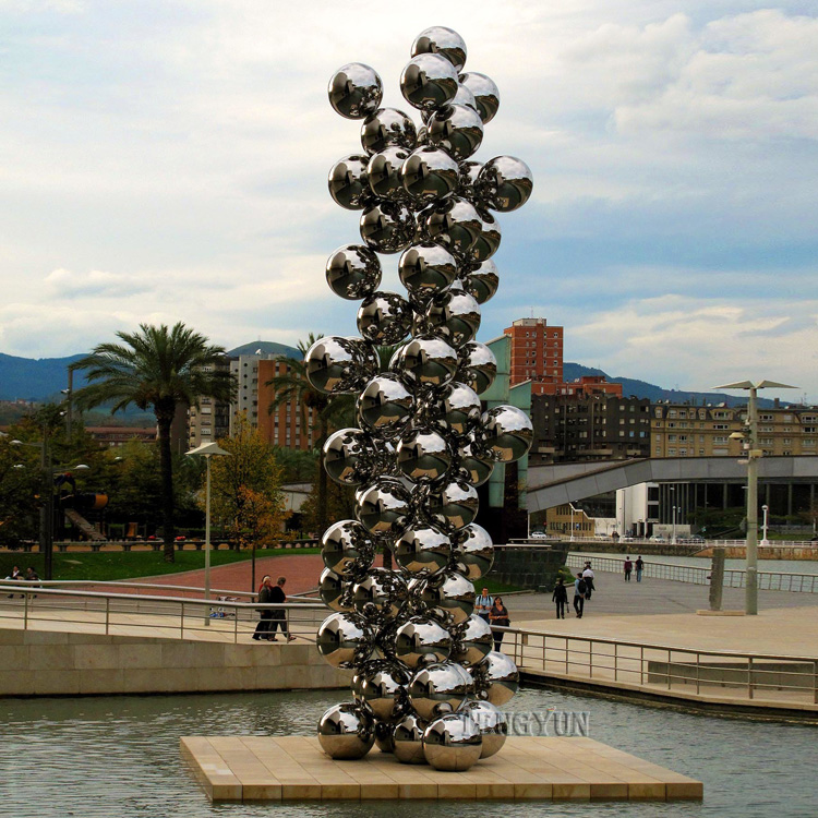 stainless steel bilbao tall tree and the eye sculpture (2)